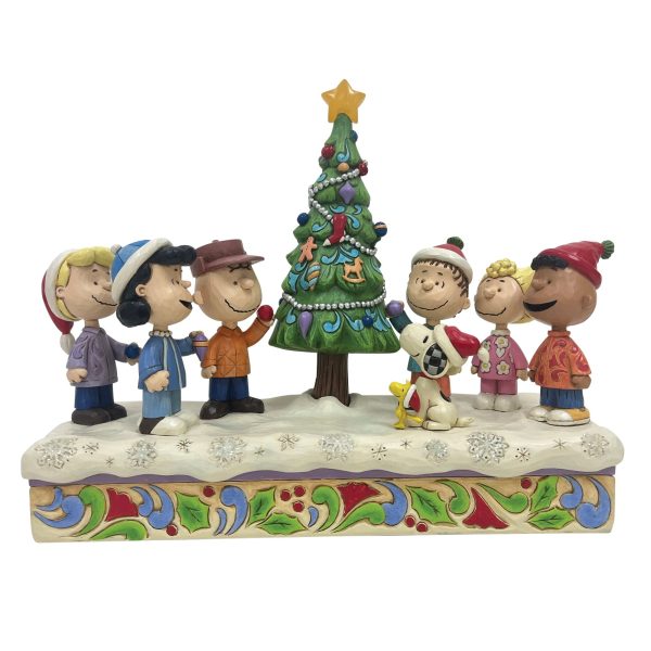 Peanuts Gang Decorating Tree Fashion